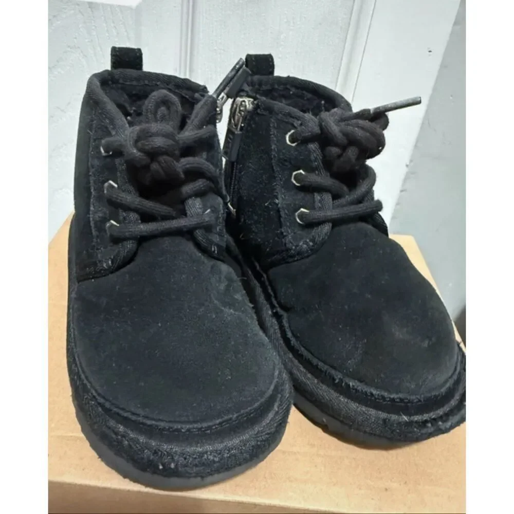 Ugg neumel II child’s size 9